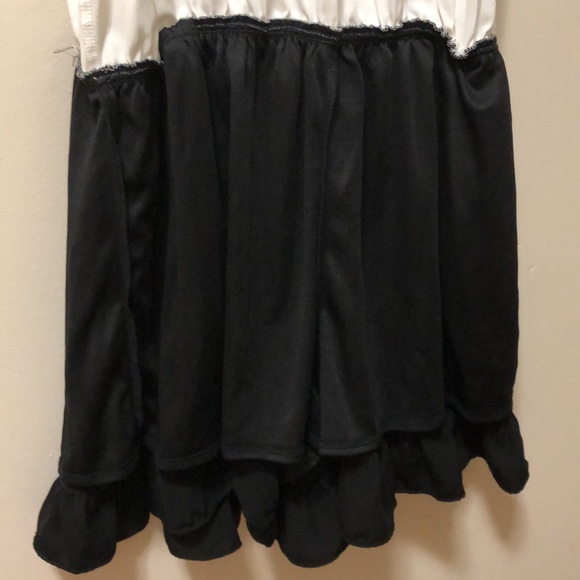 VaVa By Joy Han Black & White Cold Shoulder Romper Size Medium EUC - Picture 15 of 15